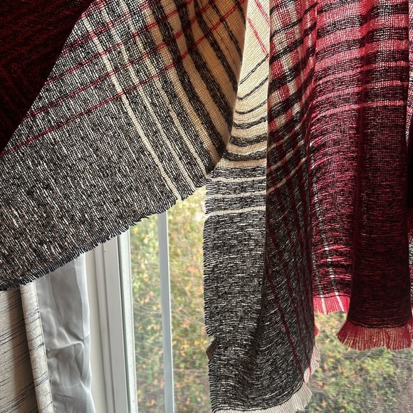 Shawl - Picture 3 of 5